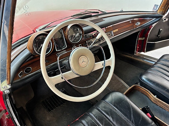 Mercedes-Benz W111 12 of 20