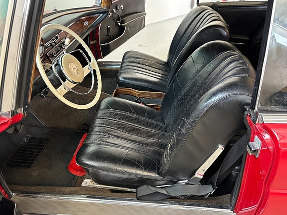 Mercedes-Benz W111 10 of 20