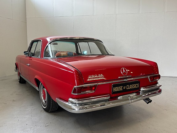 Mercedes-Benz W111 7 of 20