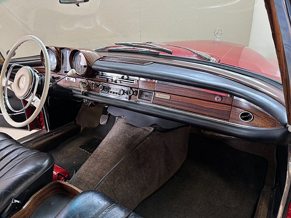 Mercedes-Benz W111 15 of 20