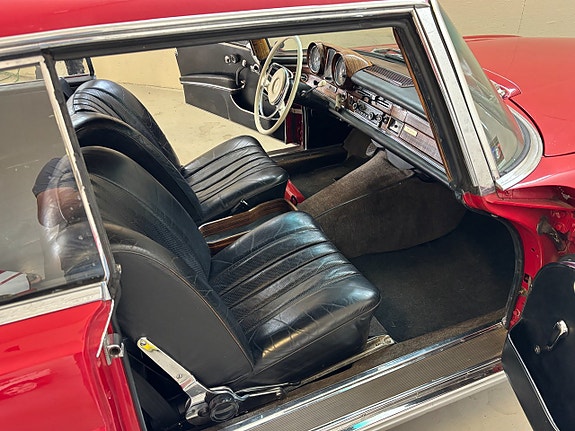 Mercedes-Benz W111 14 of 20