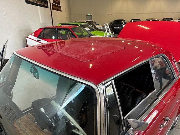 Mercedes-Benz W111 9 of 20