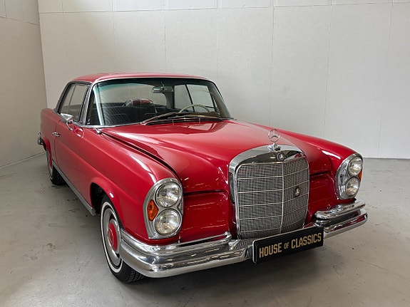 Mercedes-Benz W111 3 of 5