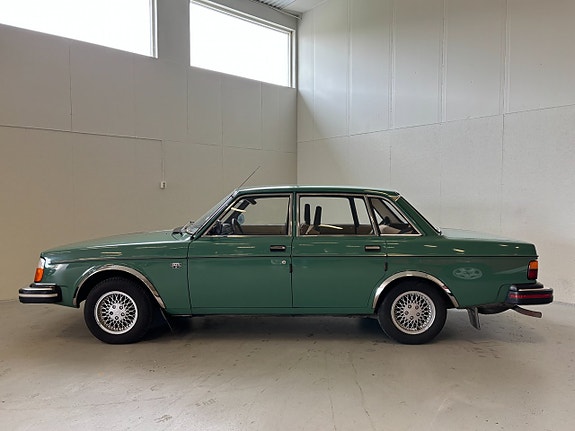 Volvo 244 4 of 5