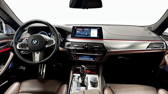 BMW 550i 4 of 5