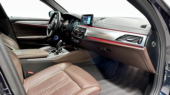 BMW 550i 3 of 5