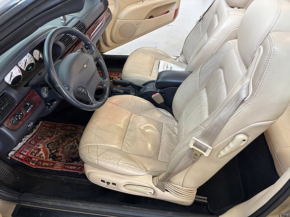 Chrysler Sebring 12 of 19