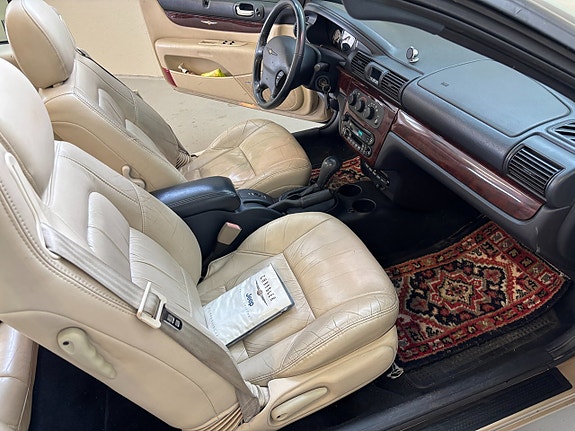 Chrysler Sebring 16 of 19