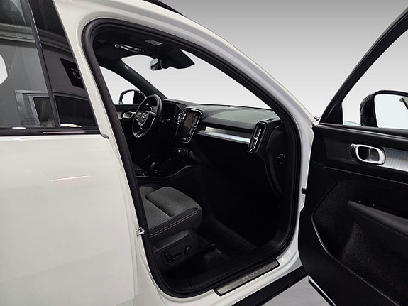 Volvo XC40 13 of 15