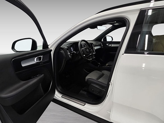 Volvo XC40 12 of 15