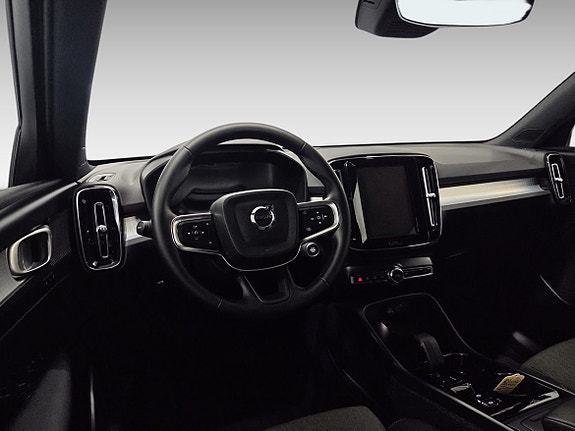 Volvo XC40 6 of 15