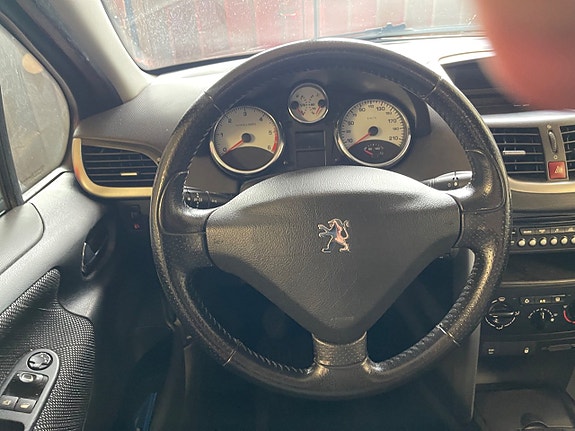 Peugeot 207 13 of 14