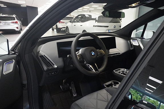 BMW iX 4 of 18