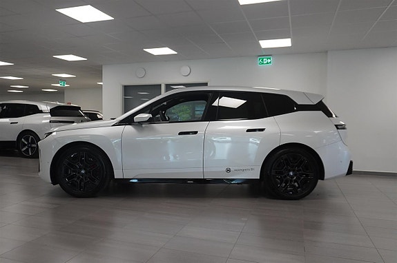 BMW iX 5 of 18
