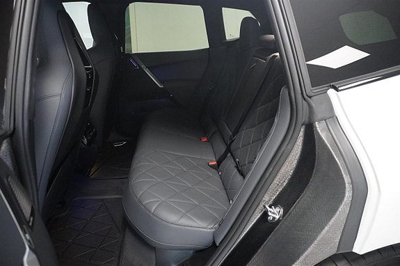 BMW iX 8 of 18