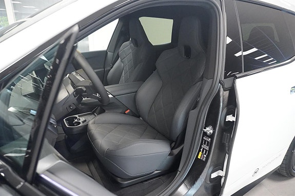 BMW iX 7 of 18