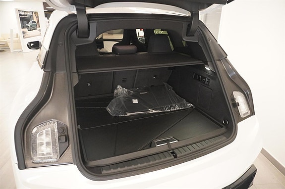 BMW iX 9 of 18