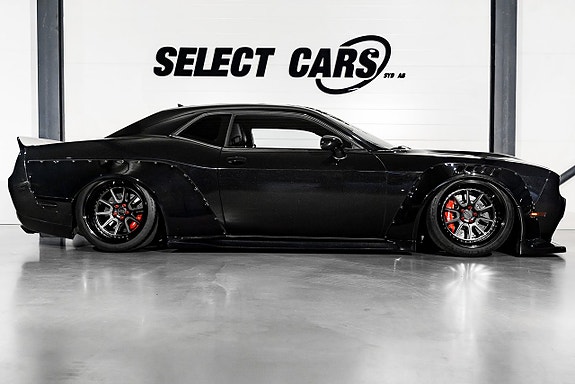 Dodge Challenger 3 of 5