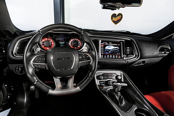 Dodge Challenger 13 of 30
