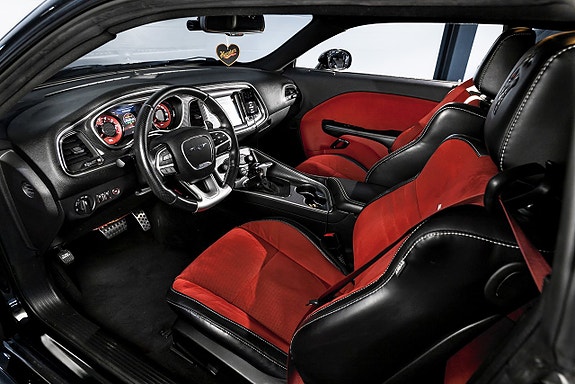 Dodge Challenger 12 of 30