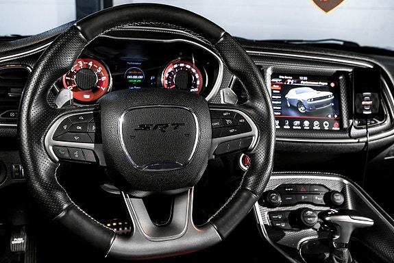 Dodge Challenger 22 of 30