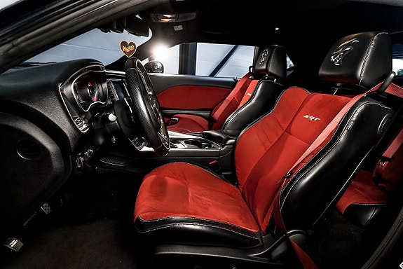 Dodge Challenger 14 of 30