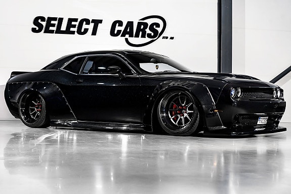 Dodge Challenger 2 of 5
