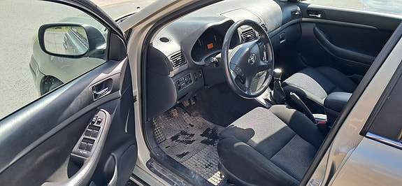 Toyota Avensis 4 of 5