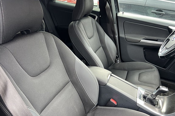 Volvo XC60 15 of 30