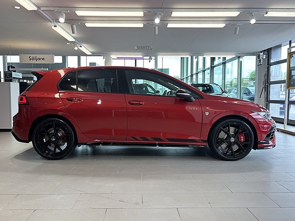 Volkswagen Golf VIII 4 of 9
