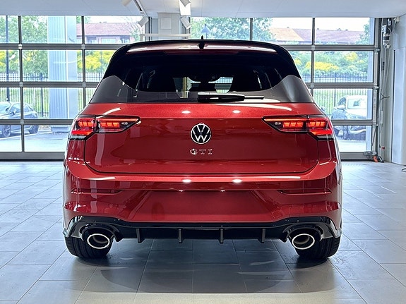 Volkswagen Golf VIII 7 of 9