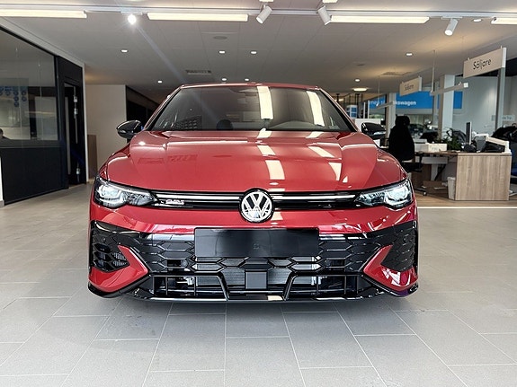 Volkswagen Golf VIII 2 of 9