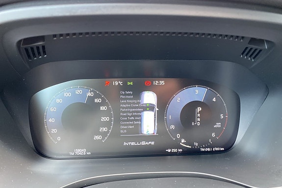 Volvo XC60 18 of 27