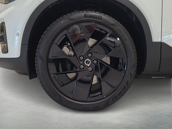 Volvo EX40 9 of 20