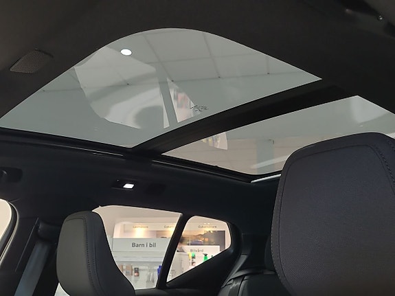 Volvo EX40 16 of 20