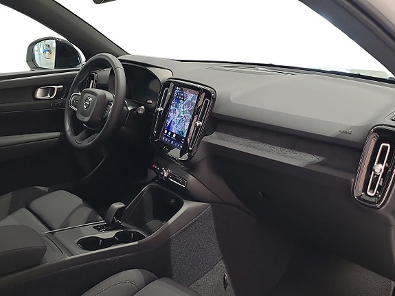 Volvo EX40 4 of 5