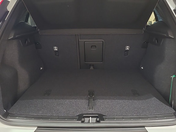 Volvo EX40 13 of 20