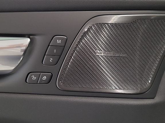 Volvo XC60 17 of 18