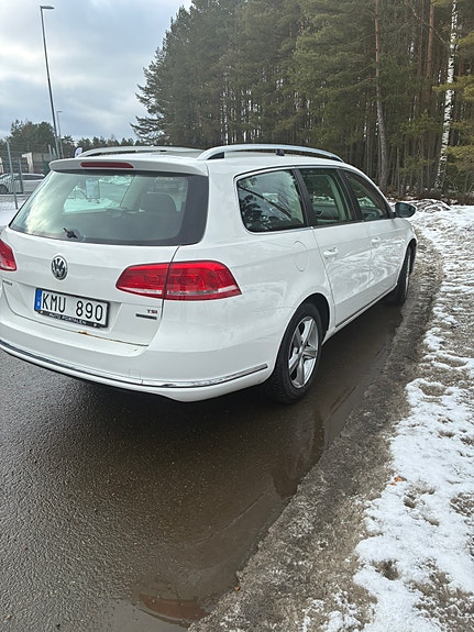 Volkswagen Passat 2 of 5