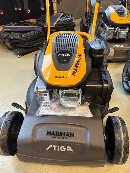 STIGA Bensindriven gräsklippare Multiclip 47