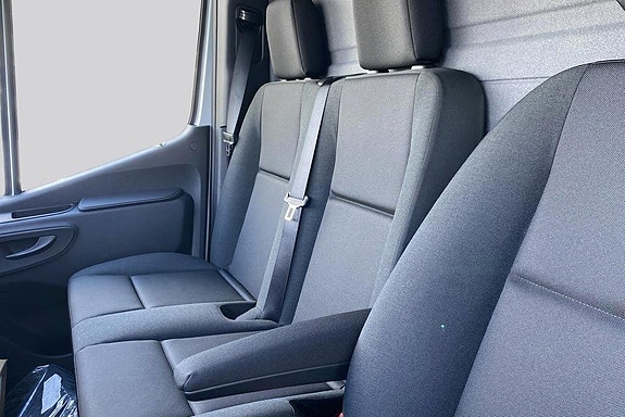 Mercedes-Benz eSprinter 420 8 of 11