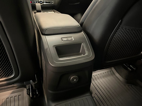 Volvo XC60 10 of 28