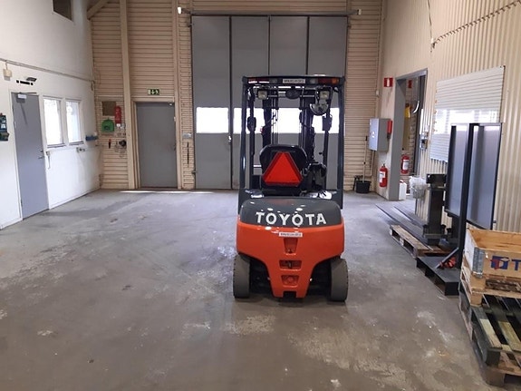 Toyota 8FBMT18 5 of 6