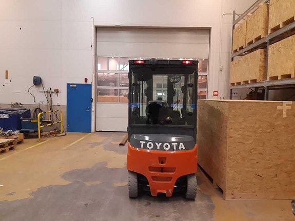 Toyota 8FBMT30 5 of 6