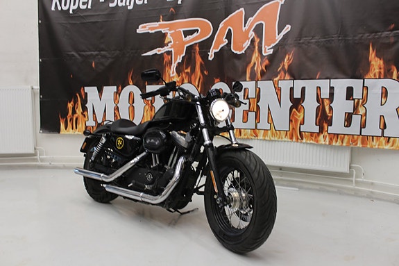 Harley-Davidson Forty-Eight XL1200 2 of 5