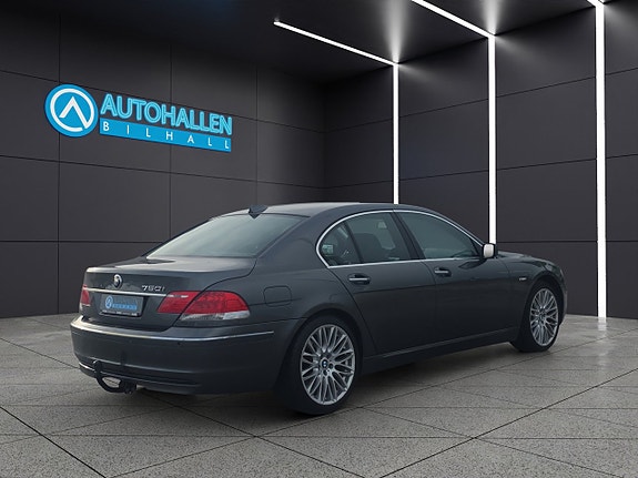 BMW 750i 5 of 5