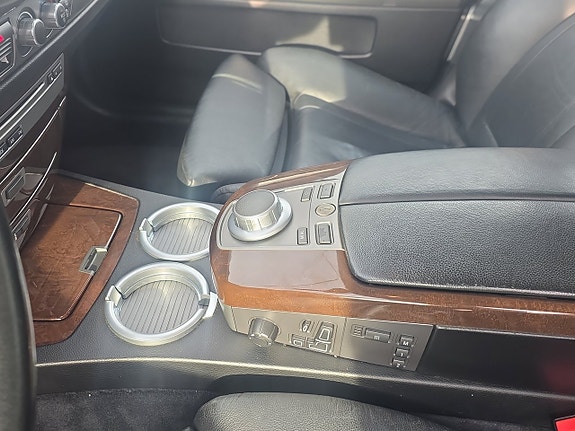 BMW 750i 10 of 12