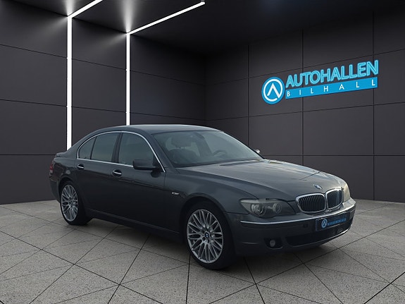 BMW 750i 6 of 12