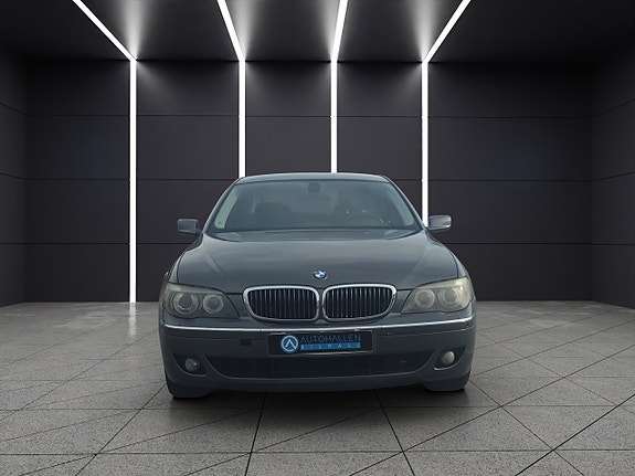 BMW 750i 2 of 5