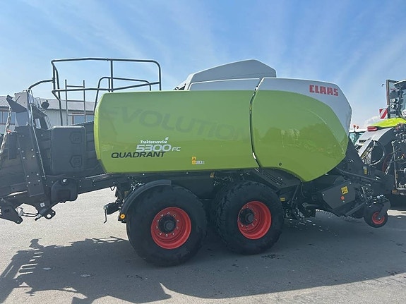 CLAAS Quadrant 5300 FC Evolution Tandem 3 of 8